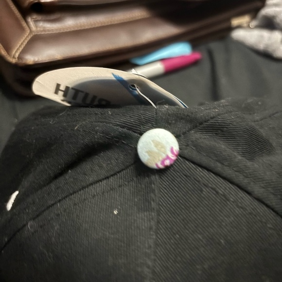 Maui Floral Cap - Picture 5 of 13